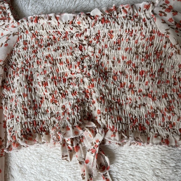 FLORAL ELEGANT BRUNCH TOP 🥂 - Picture 2 of 4